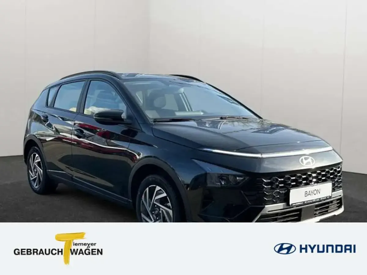 Neu Hyundai Bayon Trend 90 PS (66 kW) 2025 Rot SUV