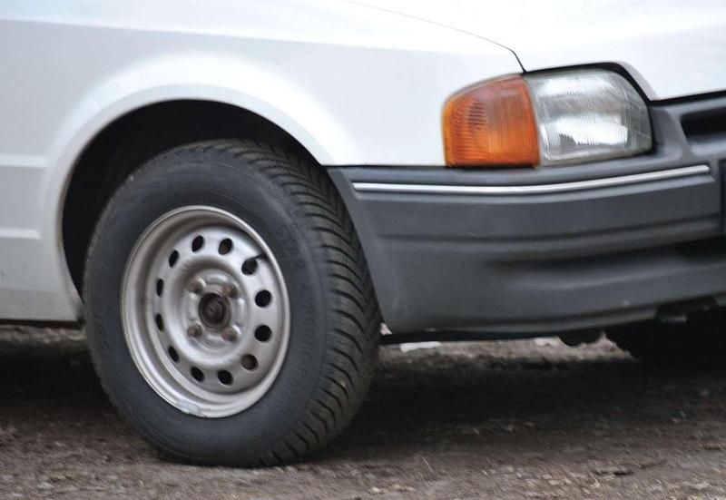 Second-hand Ford Escort 54 CP (39 kW) 1987 Berlinǎ