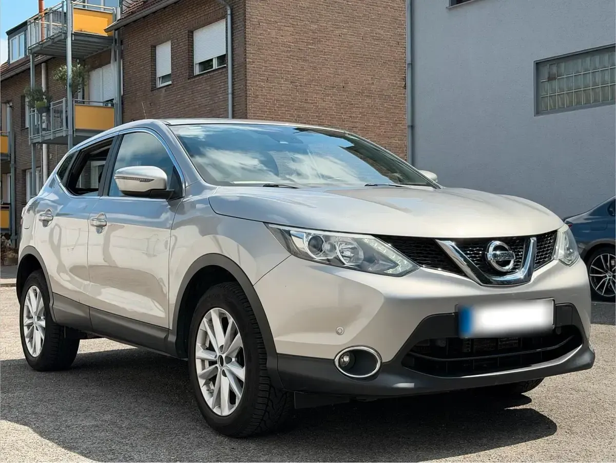 Gebraucht Nissan Qashqai Acenta 116 PS (85 kW) 2016 Silber SUV