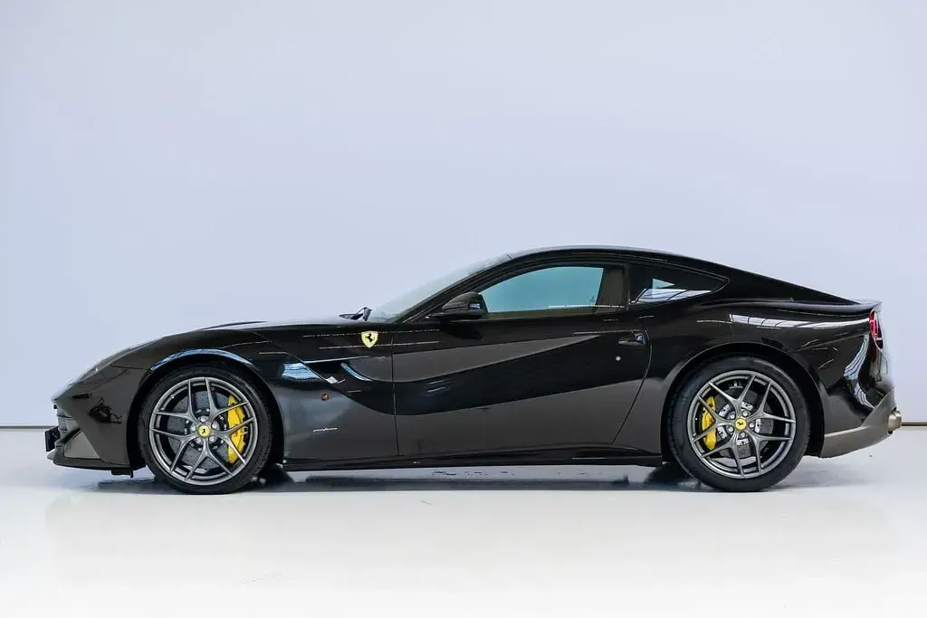 Second-hand Ferrari F12 741 CP (545 kW) 2013 Negru Coupe