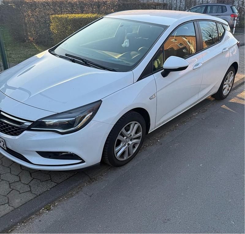 Gebraucht Opel Astra Edition 110 PS (80 kW) 2019 Weiß Limousine