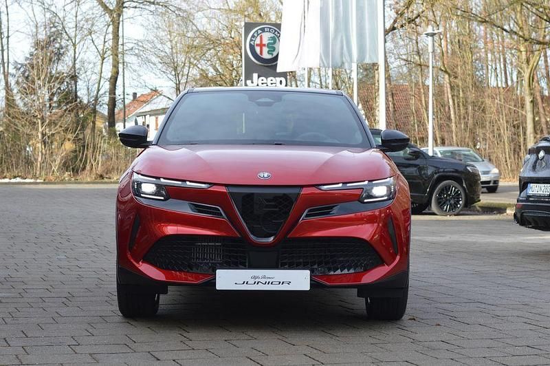Neu Alfa Romeo Junior Edizione Speciale 145 PS (106 kW) 2026 Rot SUV