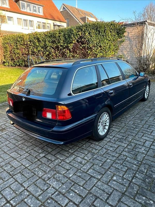 Gebraucht BMW 530 Basis 193 PS (141 kW) 2001 Blau Kombi