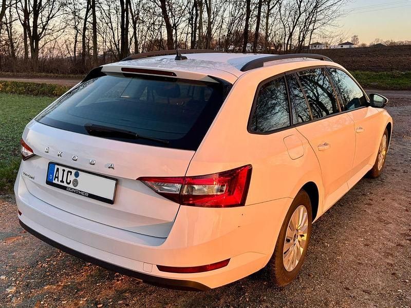 Gebraucht Skoda Superb Active 150 PS (110 kW) 2019 Weiß Kombi