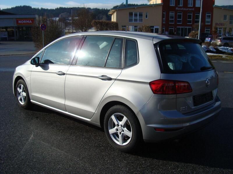 Second-hand VW Golf VII Trendline 110 CP (80 kW) 2015 Argintiu Break