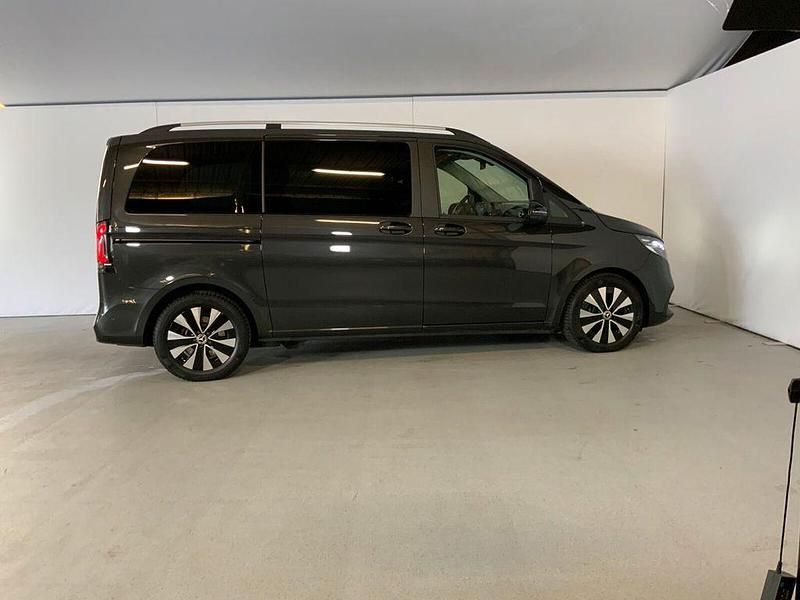 Gebraucht Mercedes V220 Style 163 PS (119 kW) 2025 Hyazinthrot metallic Van / Kleinbus