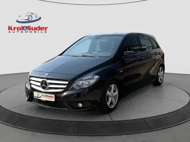 Używany Mercedes B180 122 KM (89 kW) 2012 Czarny Minivan