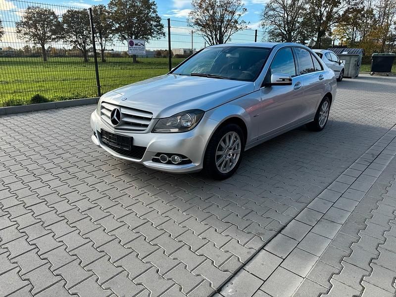 Silber Gebraucht 2011 Mercedes C220 Limousine | 7.299 € (Guter Preis) - Bild 1/4