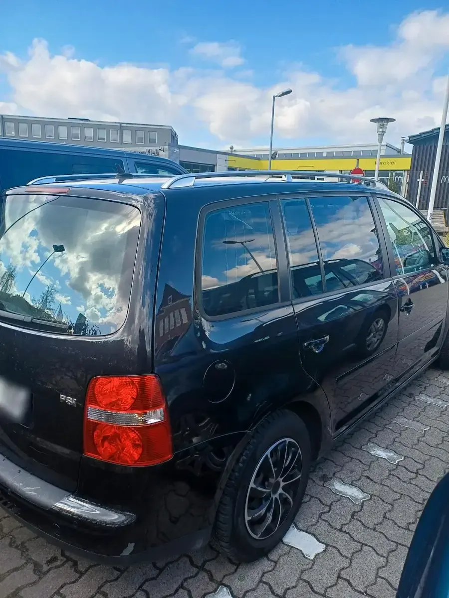 Gebraucht VW Touran 115 PS (84 kW) 2026 Schwarz Van / Kleinbus