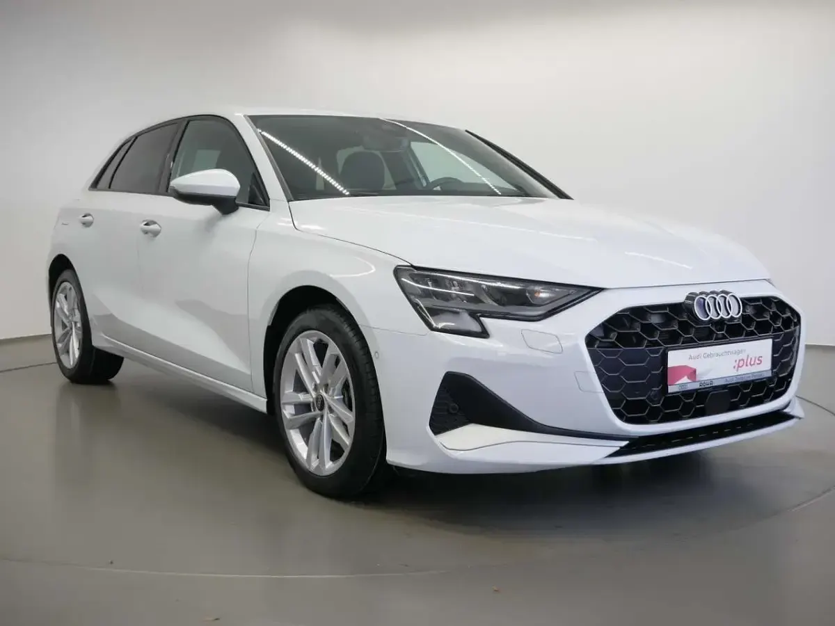 Gebraucht Audi A3 Advanced 150 PS (110 kW) 2025 Gletscherweiss metallic Limousine