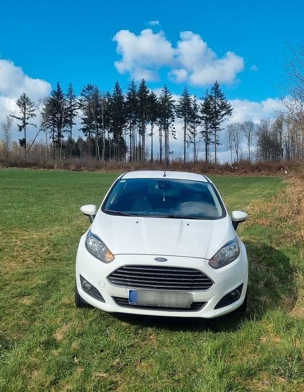 Weiß Gebraucht 2014 Ford Fiesta SYNC Edition Kleinwagen | 3.450 € (Fairer Preis) - Bild 1/4