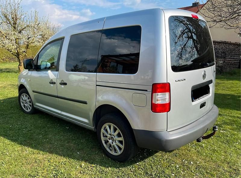 Second-hand VW Caddy 105 CP (77 kW) 2009 Argintiu Monovolum
