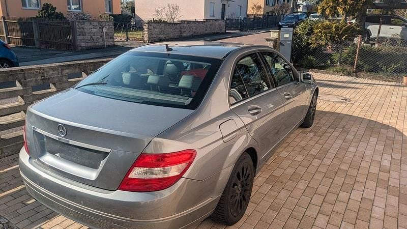 Gebraucht Mercedes C180 Elegance 156 PS (114 kW) 2010 Grau Limousine