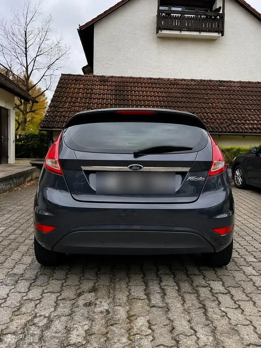 Gebraucht Ford Focus 97 PS (71 kW) 2010 Grau Limousine