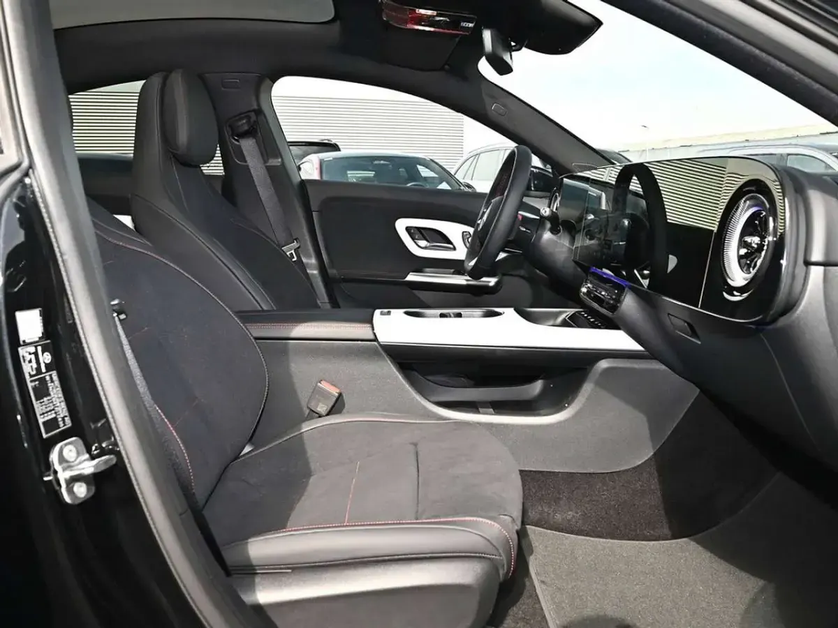 Gebraucht Mercedes CLA200 AMG line 193 PS (141 kW) 2026 Schwarz Limousine