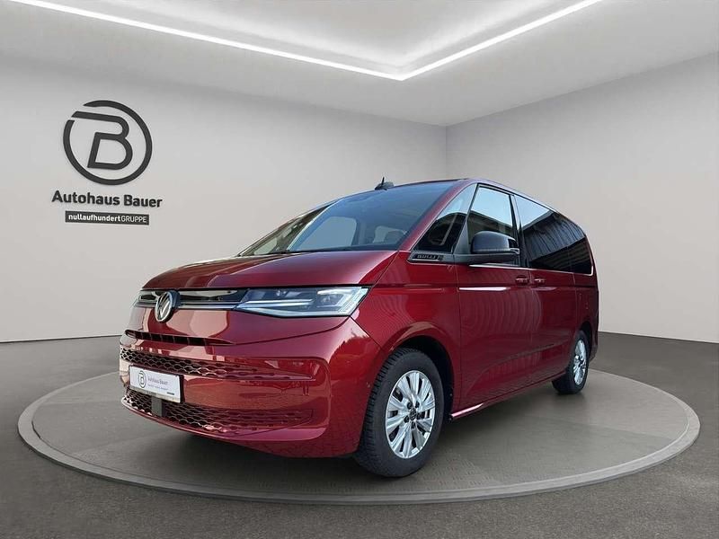 Gebraucht VW Multivan Life 150 PS (110 kW) 2024 Fortanarot metallic Van