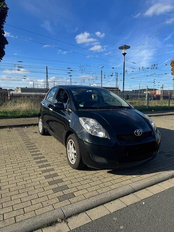 Schwarz Gebraucht 2011 Toyota Yaris Kombi | 4.200 € (Fairer Preis) - Bild 1/4