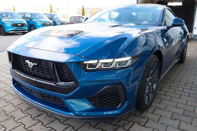 Neu Ford Mustang Fastback 446 PS (328 kW) 2026 Atlasblue metallic Coupé