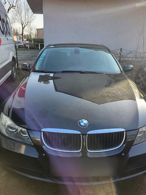 Gebraucht BMW 320 163 PS (119 kW) 2007 Schwarz Kombi