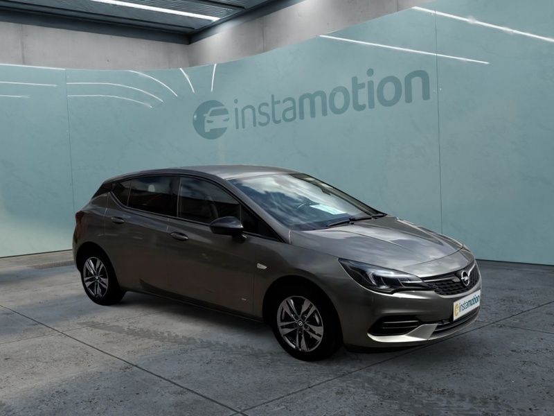 Grau Gebraucht 2021 Opel Astra Design & Tech Limousine | 16.390 € (Etwas zu teuer) - Bild 1/4