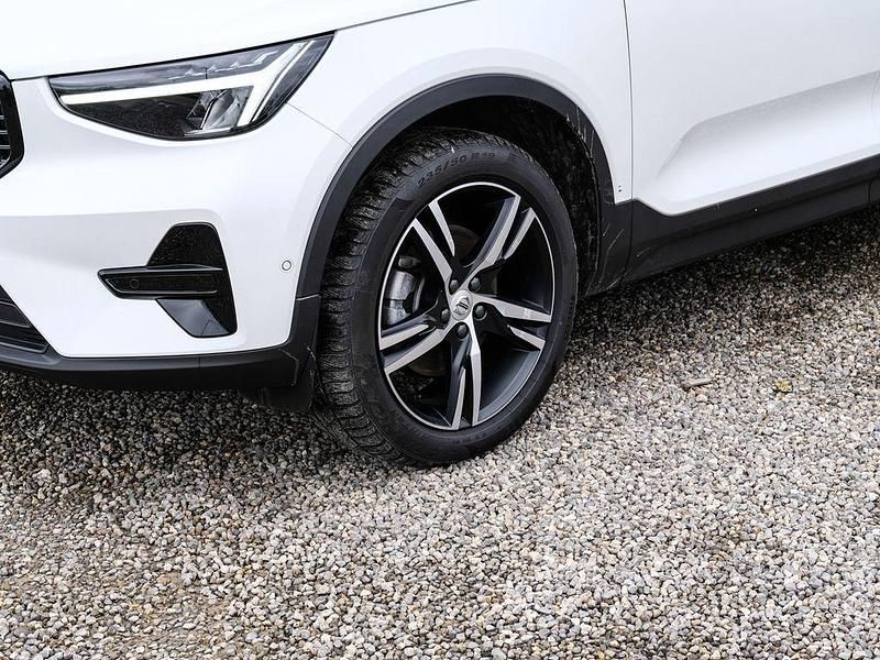 Gebraucht Volvo XC40 Plus 163 PS (119 kW) 2025 Crystal white / metallic SUV