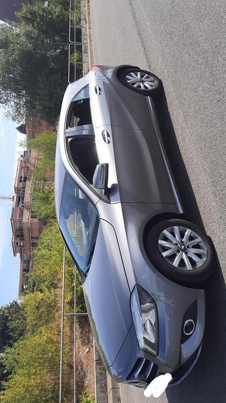 Gebraucht Mercedes A180 122 PS (89 kW) 2015 Grau Kleinwagen