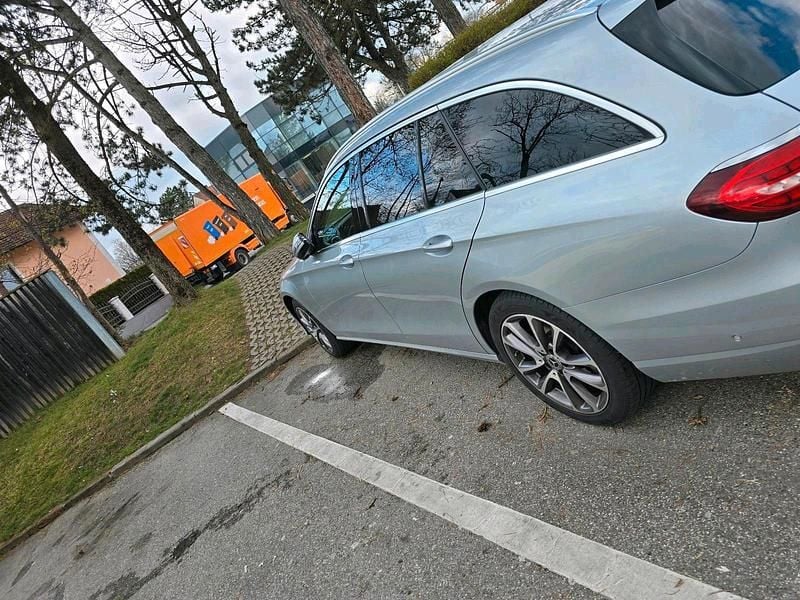 Gebraucht Mercedes E220 194 PS (142 kW) 2021 Grau Kombi