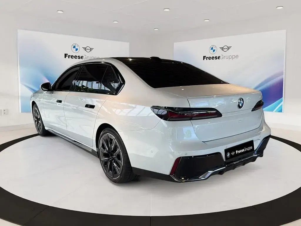 Neu BMW 740 Shadowline 299 PS (219 kW) 2026 Weiß Limousine