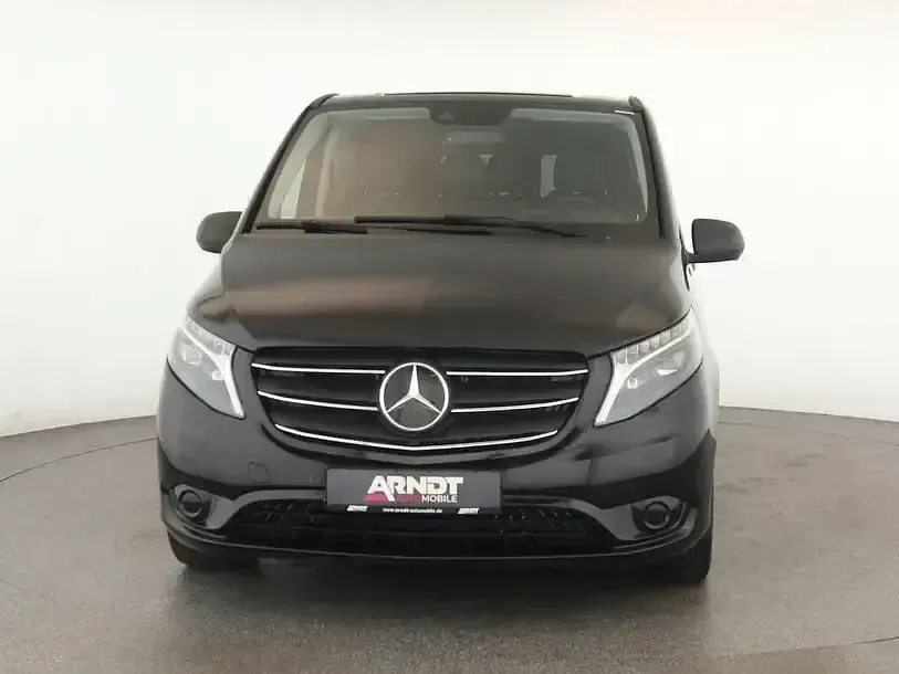 Gebraucht Mercedes Vito 190 PS (139 kW) 2024 Obsidianschwarz Van