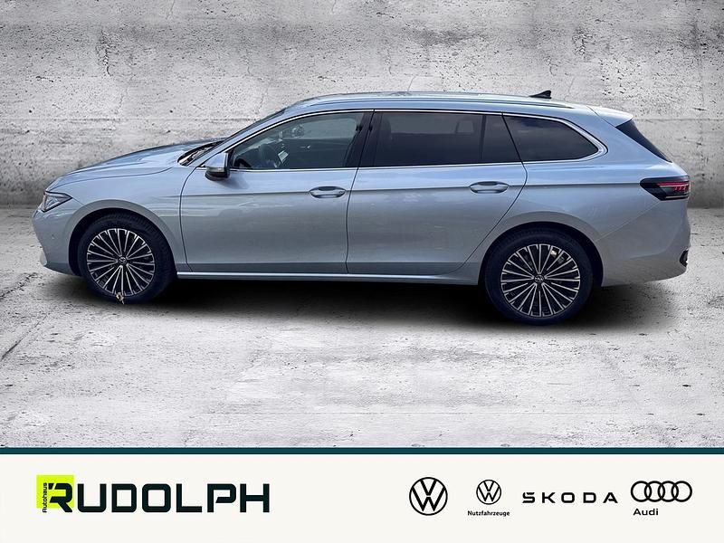 Gebraucht VW Passat Elegance 150 PS (110 kW) 2025 Oyster silver metallic Kombi