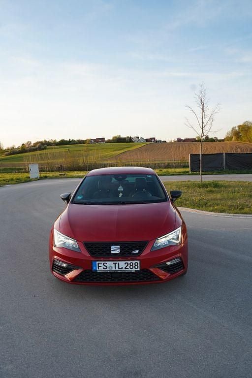 Second-hand Seat Leon CUPRA 300 CP (220 kW) 2018 Roșu Berlinǎ
