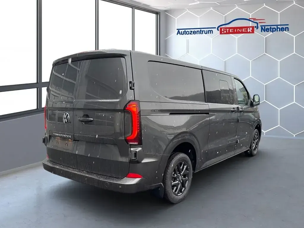Neu VW T7 170 PS (125 kW) 2026 Grau Van