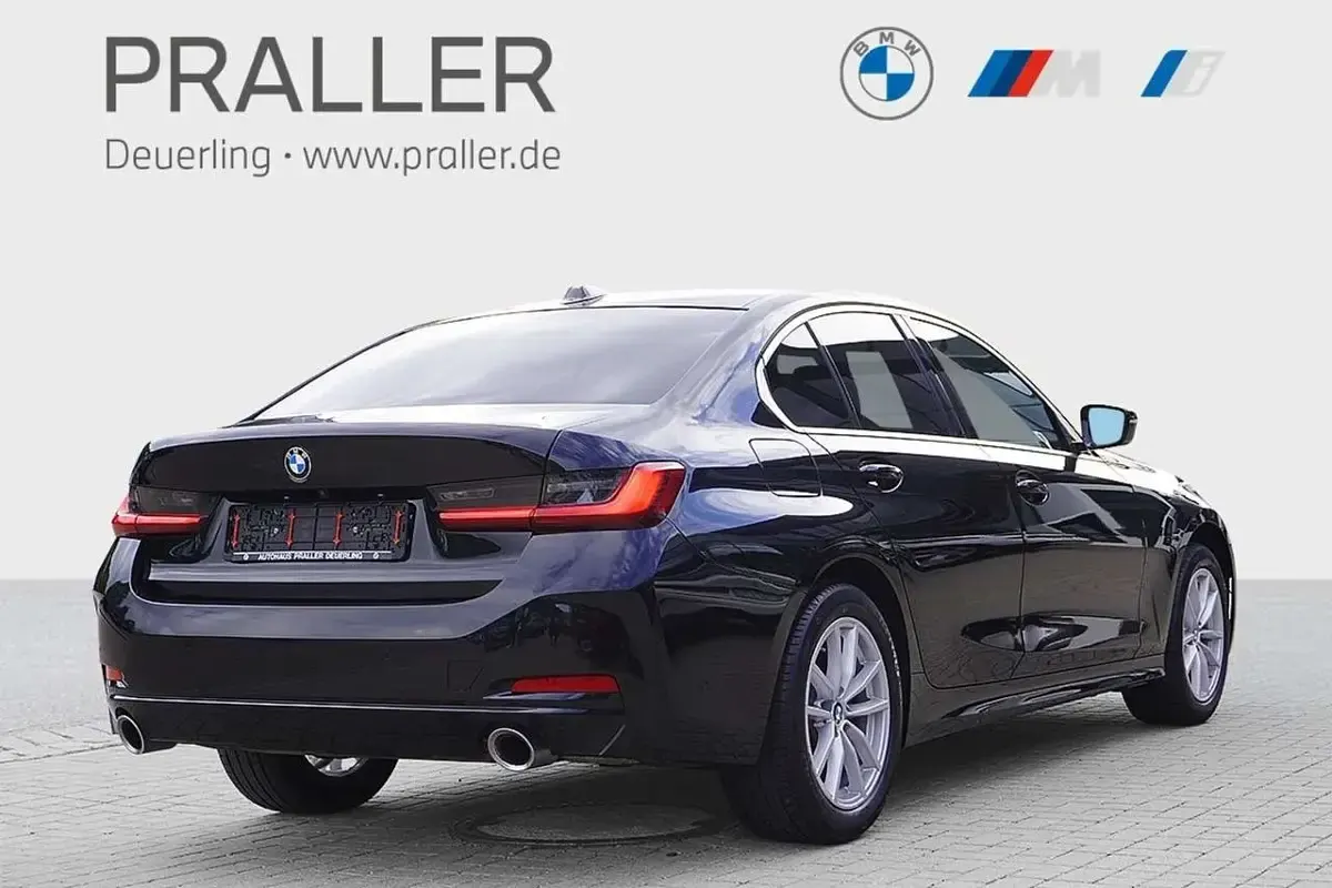 Gebraucht BMW 320 Sport Line 184 PS (135 kW) 2023 Saphirschwarz Limousine