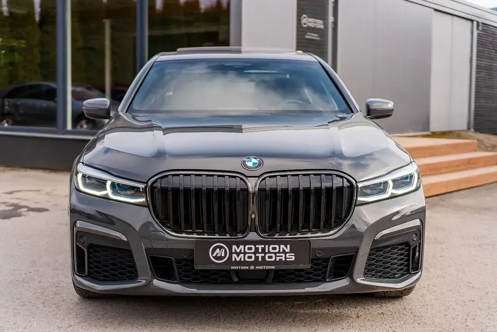 Gebraucht BMW 750 Sport Line 530 PS (389 kW) 2020 Grau Limousine