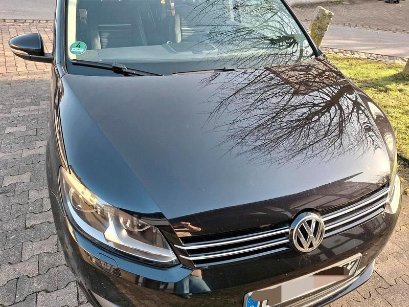 Gebraucht VW Touran Cup 105 PS (77 kW) 2015 Schwarz Van / Kleinbus