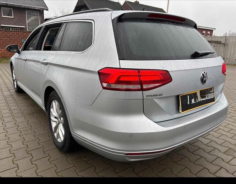 Gebraucht VW Passat Comfortline 150 PS (110 kW) 2018 Silber Kombi