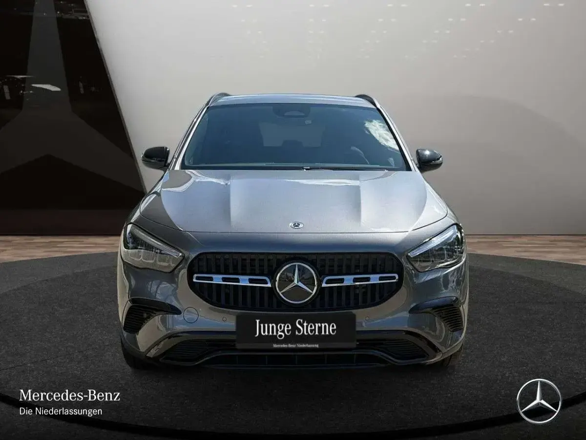 Gebraucht Mercedes GLA180 Progressive 136 PS (100 kW) 2025 Grau SUV