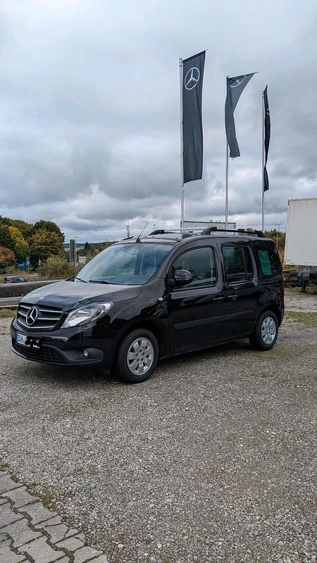Schwarz Gebraucht 2018 Mercedes Citan 111 Kombi | 11.000 € (Fairer Preis) - Bild 1/4