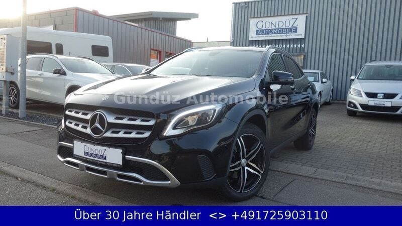 Kosmosschwarz metalliclack Gebraucht 2017 Mercedes GLA220 Urban SUV | 18.995 € (Fairer Preis) - Bild 1/2