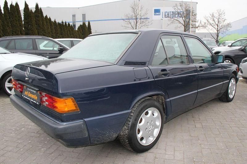 Gebraucht Mercedes 190 118 PS (86 kW) 1990 Blau Limousine