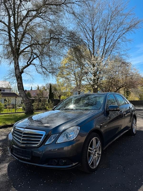Gebraucht Mercedes E220 170 PS (125 kW) 2009 Grau Limousine
