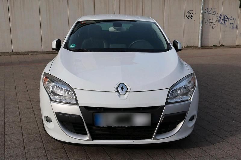 Gebraucht Renault Mégane Coupé 102 PS (75 kW) 2010 Weiß Coupé