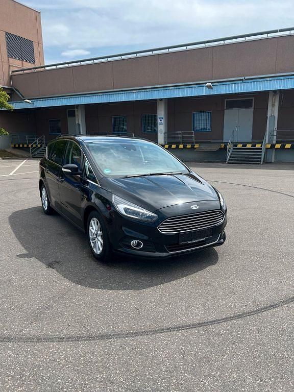 Schwarz Gebraucht 2019 Ford S-MAX Titanium Van / Kleinbus | 18.500 € (Guter Preis) - Bild 1/4