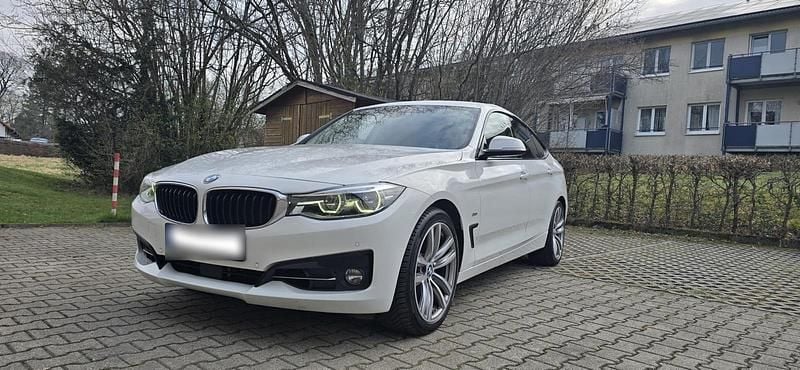 Usado BMW 330 258 HP (189 kW) 2017 Branco Sedan