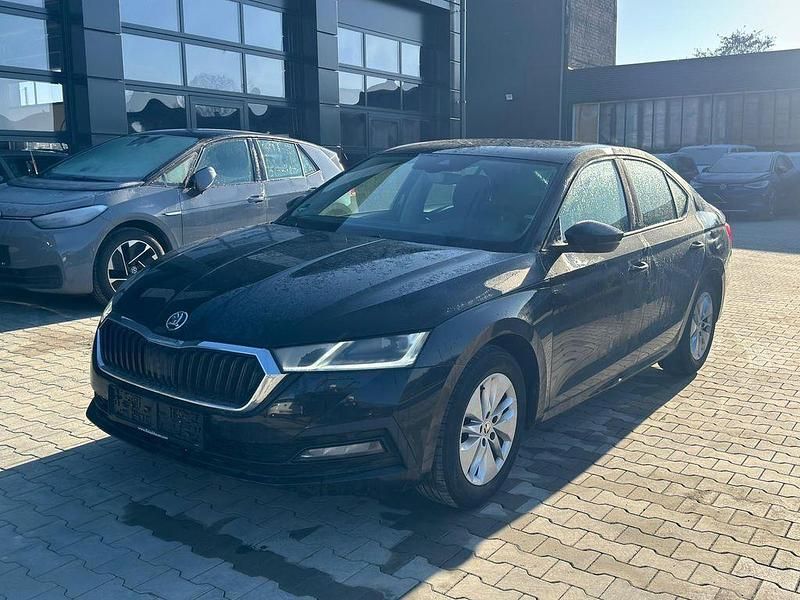 Schwarz Gebraucht 2021 Skoda Octavia Ambition Limousine | 12.990 € (Etwas zu teuer) - Bild 1/4