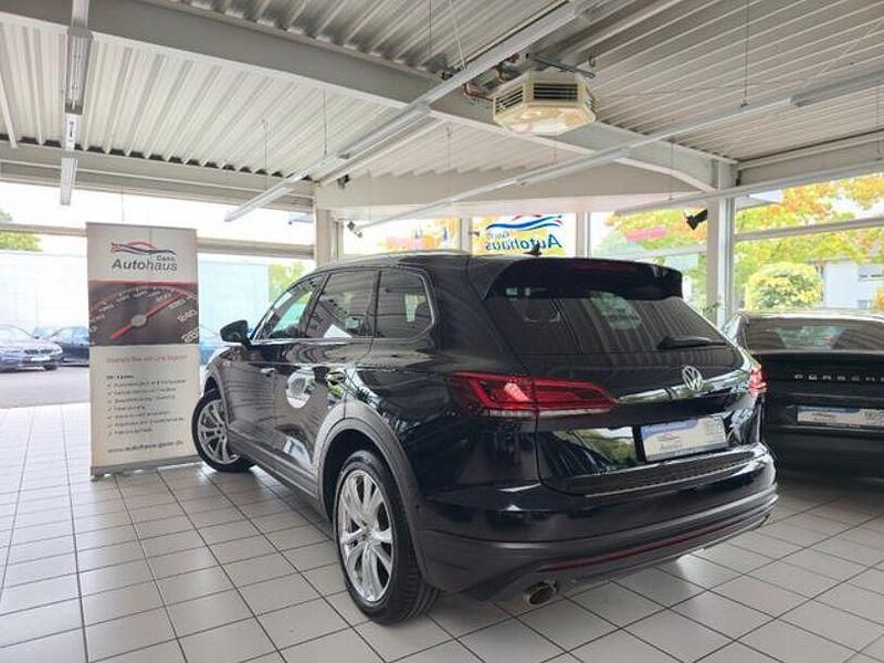 Gebraucht VW Touareg 231 PS (169 kW) 2020 Moonlight blue perleffekt SUV