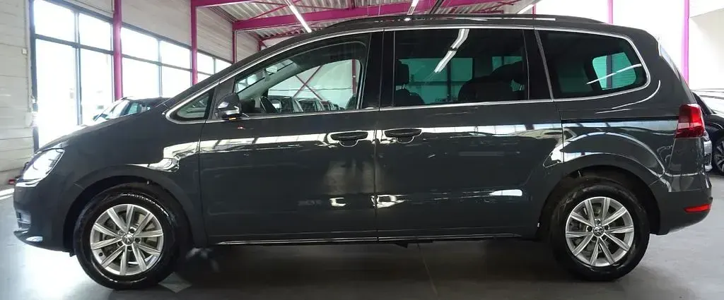 Gebraucht VW Sharan 150 PS (110 kW) 2022 Grau Van / Kleinbus