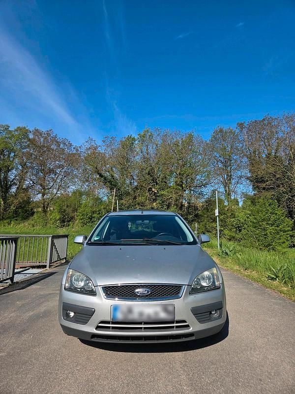 Usata Ford Focus 101 CV (74 kW) 2005 Argento Utilitaria