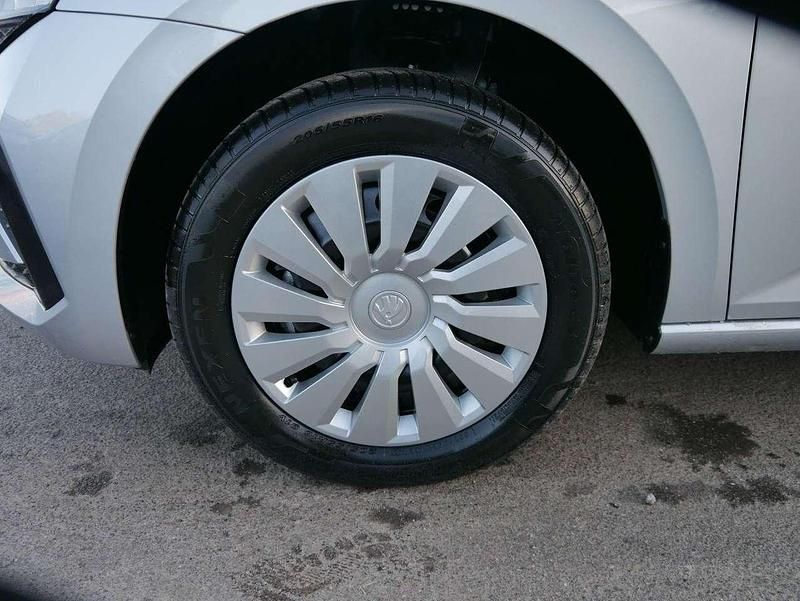 Neu Skoda Scala Selection 116 PS (85 kW) 2025 Brillantsilber metallic Kleinwagen