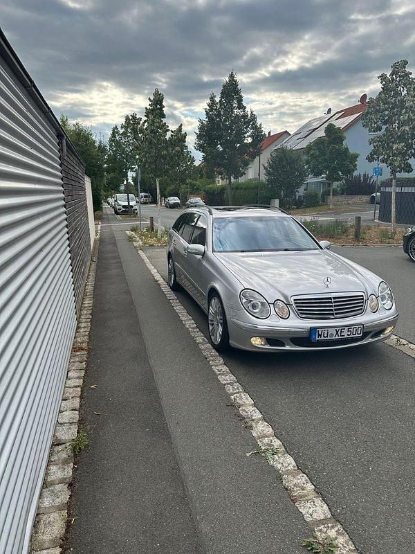 Silber Gebraucht 2003 Mercedes E500 Elegance Kombi | 4.800 € (Superpreis) - Bild 1/4